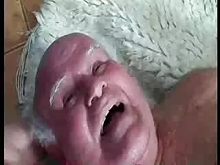 Cum For Cover ოთხი მამალი დაკრავს მის ყელს და ტოვებს მის კუმს გაჟღენთილი