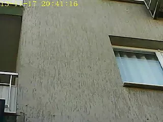 იხრჩობა მის ყვავილში